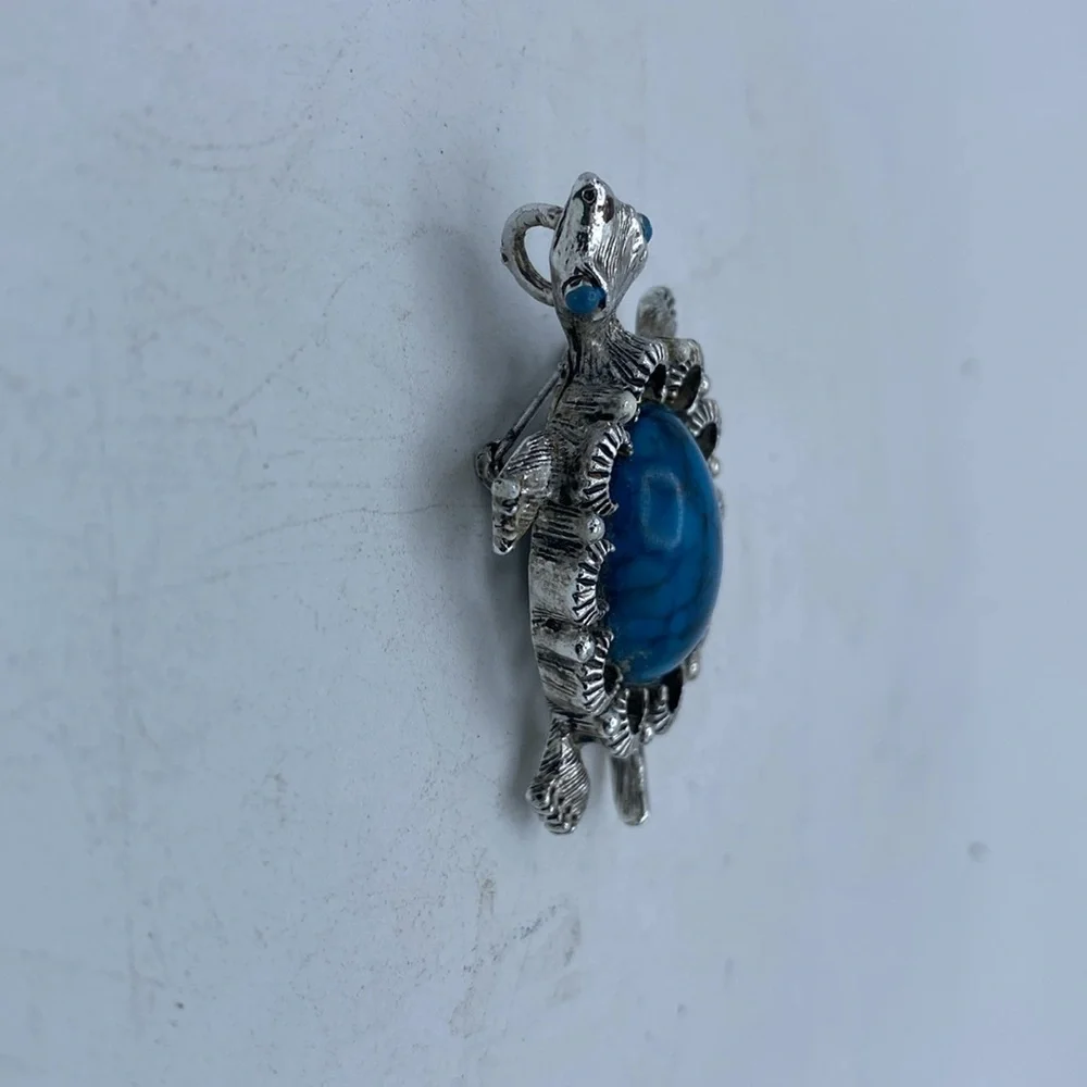 VTG silvertone turtle turquoise color stone by Gerrys pendant brooch pin western